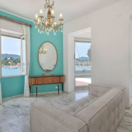 Carolina Les Pieds Dans L'eau