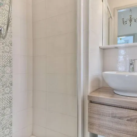 Carolina Les Pieds Dans L'eau