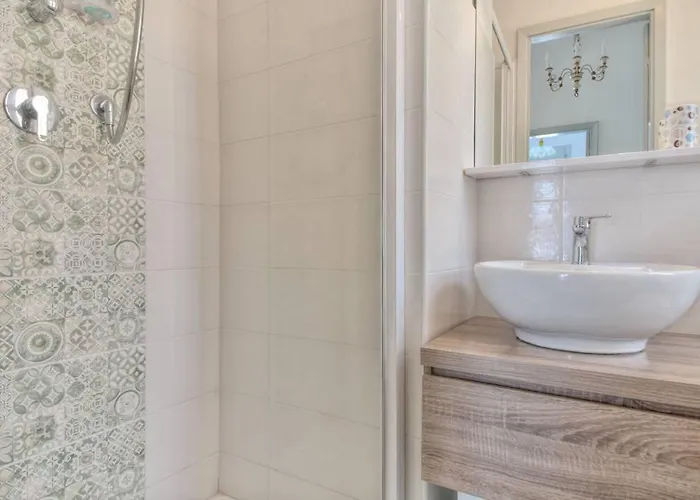 Carolina Les Pieds Dans L'eau